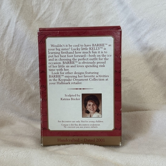 Vintage Hallmark Keepsake Ornament 2001 Barbie™ and Kelly™ on the Ice - Picture 9 of 9